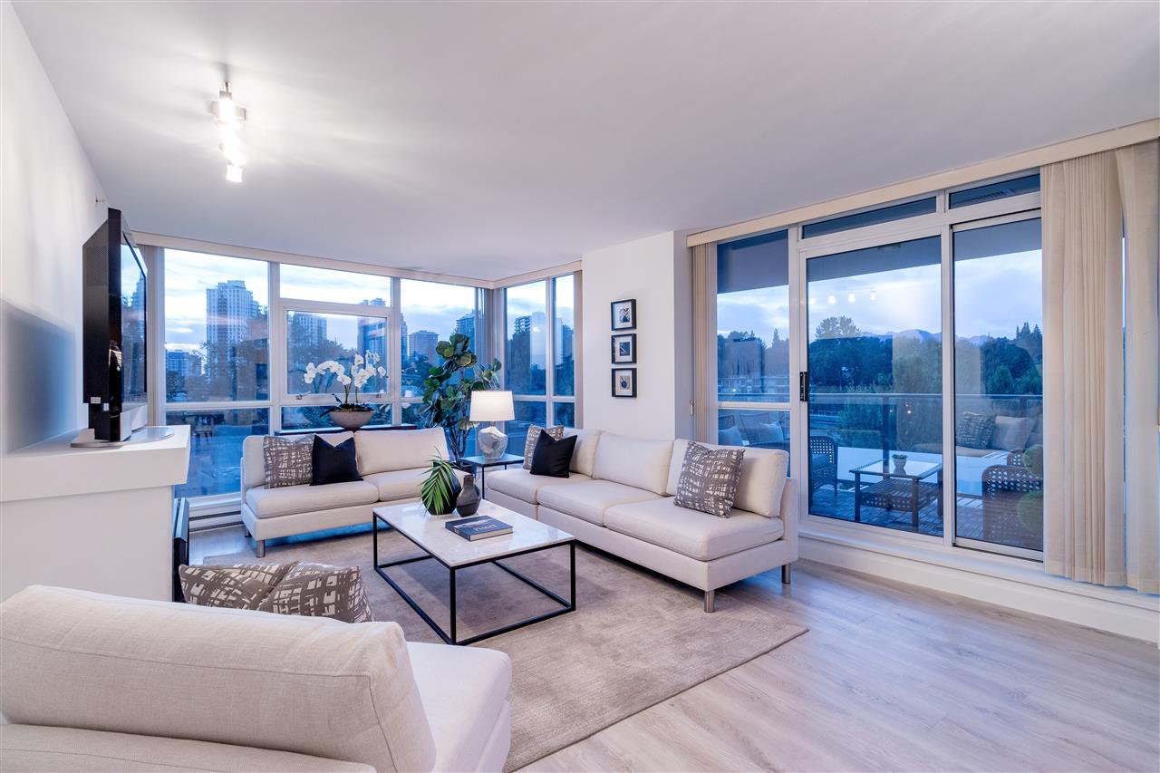 Main Photo: 706 5611 GORING STREET in Burnaby: Central BN Condo for sale (Burnaby North) : MLS®# R2493285