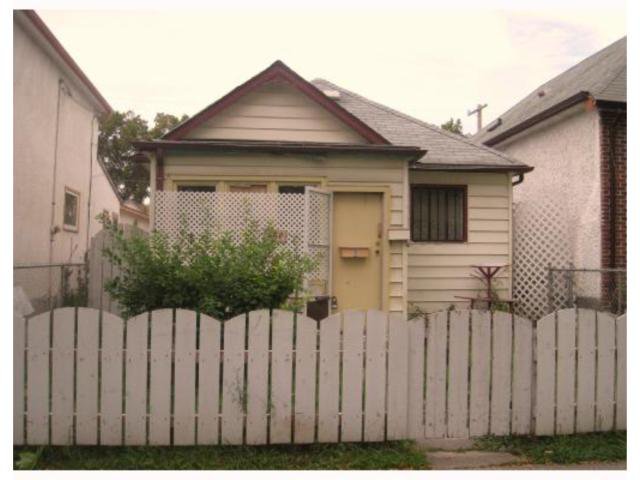 Main Photo: 666 TORONTO Street in WINNIPEG: West End / Wolseley Residential for sale (West Winnipeg) : MLS®# 2818410