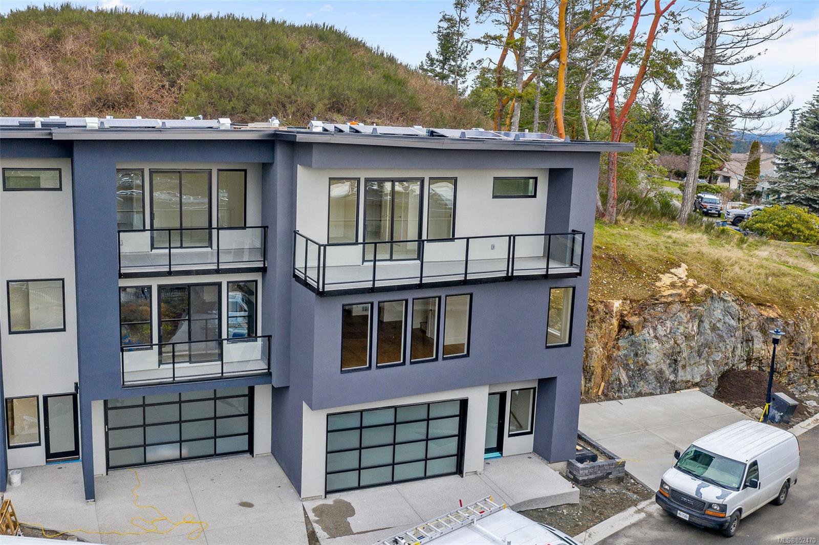 Main Photo: 111 539 Delora Dr in : Co Royal Bay Row/Townhouse for sale (Colwood) : MLS®# 852470
