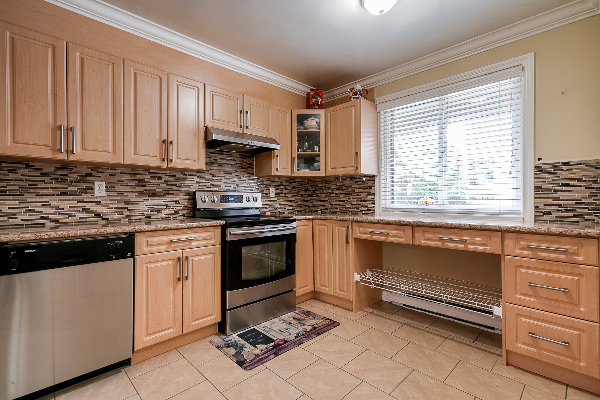 Main Photo: 53-9955 140 Street in Surrey: Whalley Townhouse for sale : MLS®# R2389020