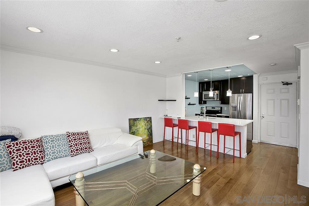 Main Photo: UNIVERSITY CITY Condo for sale : 1 bedrooms : 3550 Lebon Dr #6304 in San Diego