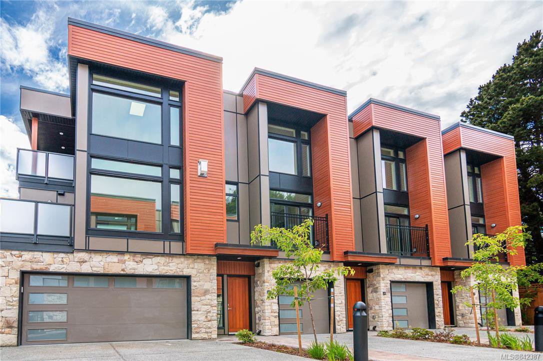 Main Photo: 402 2130 Sooke Rd in Colwood: Co Hatley Park Row/Townhouse for sale : MLS®# 842387