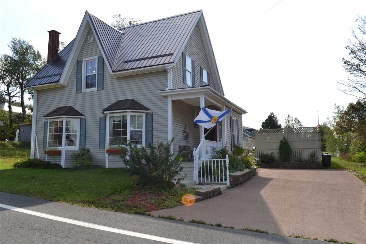 Main Photo: 5 Purdy Street in Springhill: 102S-South Of Hwy 104, Parrsboro and area Residential for sale (Northern Region) : MLS®# 202018236