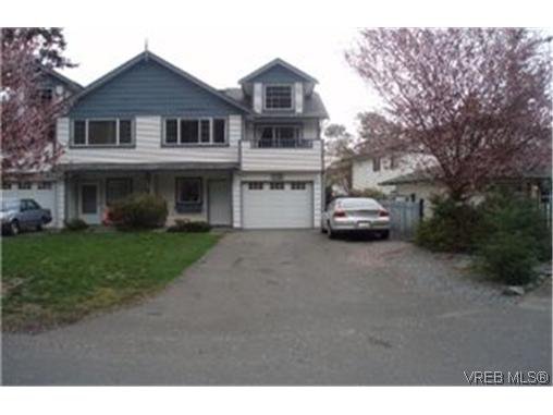 Main Photo: in VICTORIA: La Glen Lake Half Duplex for sale (Langford) : MLS®# 474793