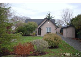 Main Photo: 2743 Victor Street in VICTORIA: Vi Oaklands Single Family Detached for sale (Victoria) : MLS®# 271717
