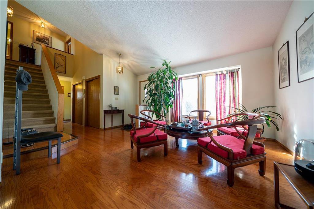 19 Eaglemount Crescent Linden Woods Winnipeg