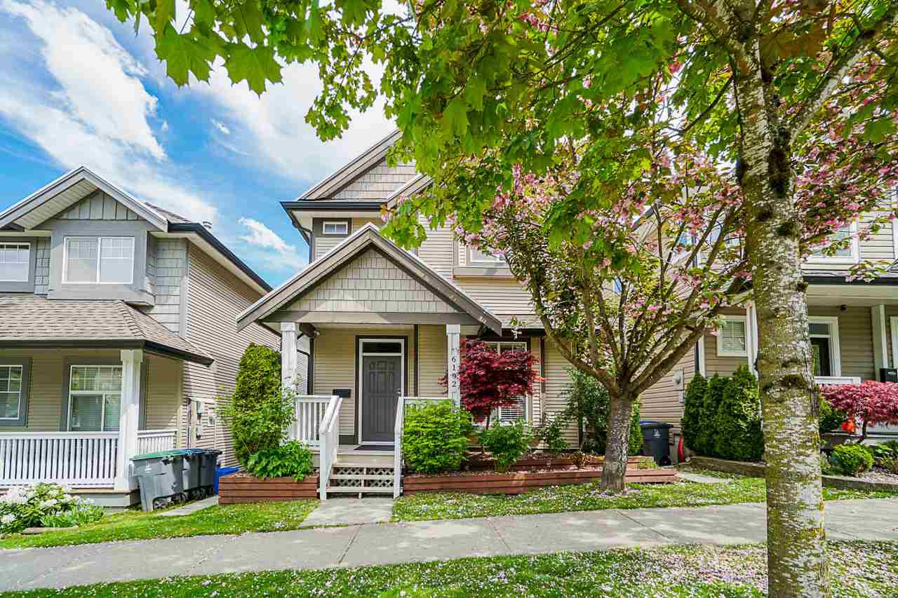 Main Photo: 6192 150 STREET in Surrey: Sullivan Station House for sale : MLS®# R2453327