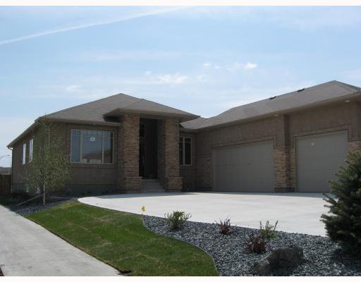 Main Photo: 4 EASTOAK Drive in WINNIPEG: Windsor Park / Southdale / Island Lakes Residential for sale (South East Winnipeg) : MLS®# 2911775