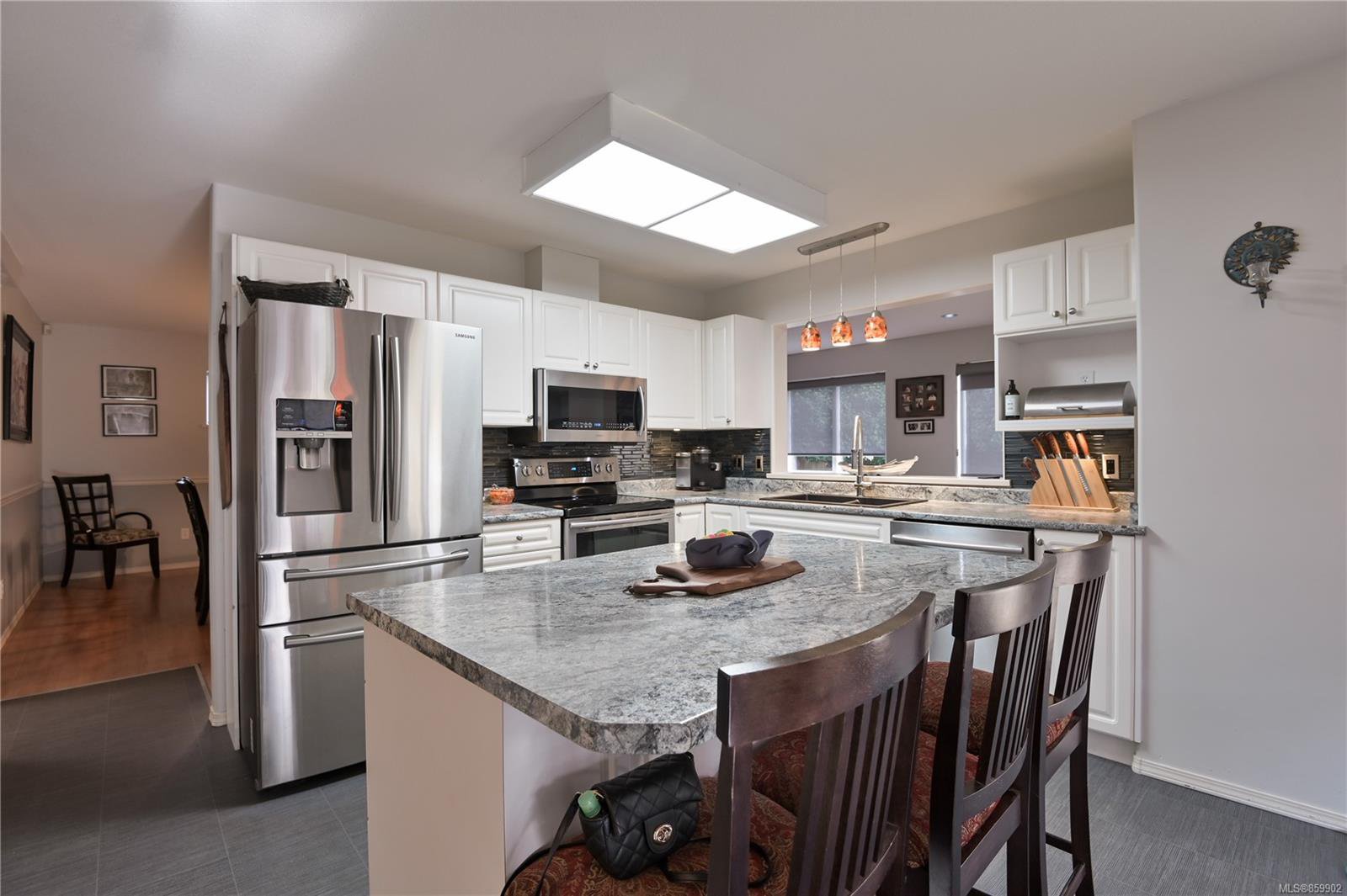 Main Photo: 2765 Bradford Dr in : CR Willow Point House for sale (Campbell River) : MLS®# 859902