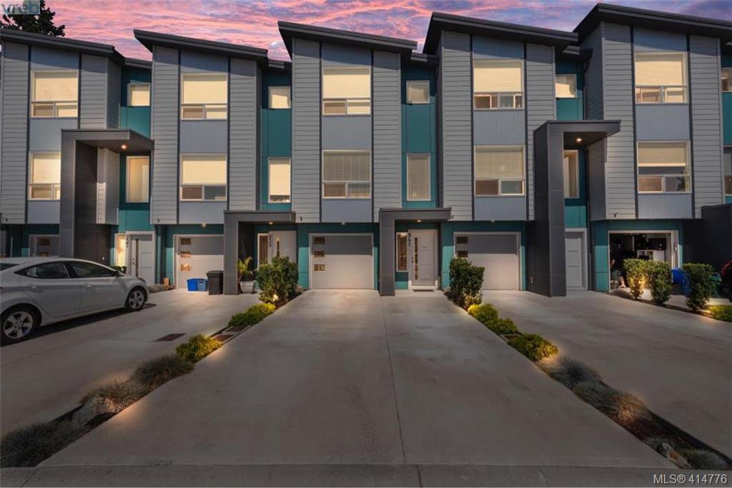 Main Photo: 941 Pharoah Mews in VICTORIA: La Florence Lake Row/Townhouse for sale (Langford) : MLS®# 822708