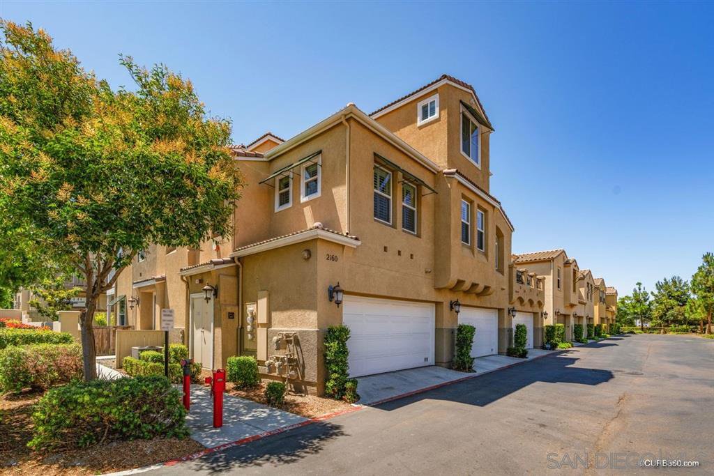 Main Photo: CHULA VISTA Condo for sale : 4 bedrooms : 2160 Caminito Cinzia #27
