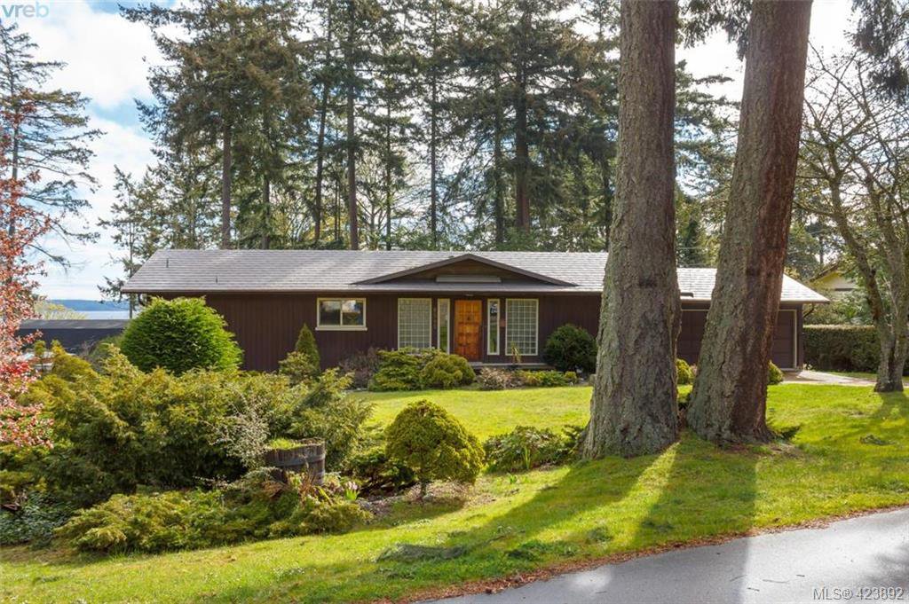 Main Photo: 8505 Ebor Terrace in NORTH SAANICH: NS Bazan Bay Single Family Detached for sale (North Saanich) : MLS®# 423892
