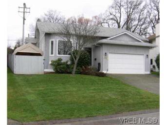 Main Photo: 4220 Ponderosa Cres in VICTORIA: SW Northridge House for sale (Saanich West) : MLS®# 522724