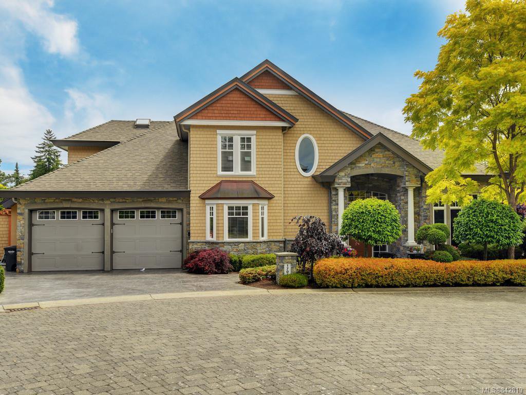 Main Photo: 1706 De Sousa Pl in Saanich: SE Lambrick Park House for sale (Saanich East) : MLS®# 842819