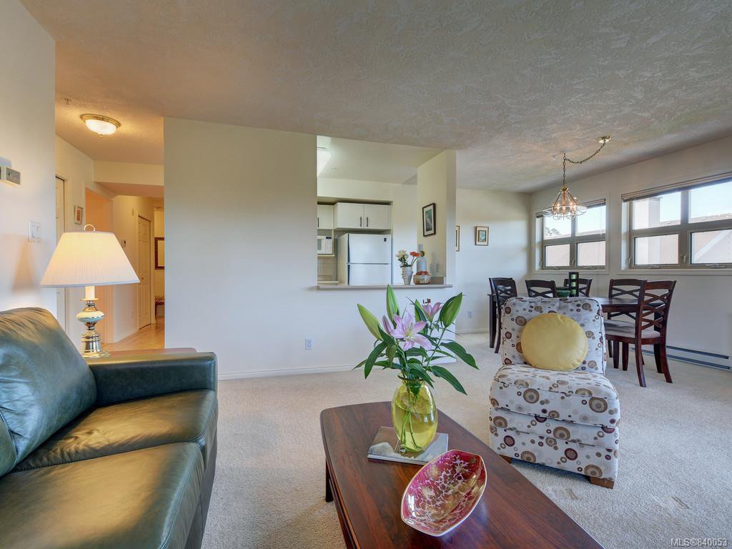 Main Photo: 409 1694 Cedar Hill Cross Rd in Saanich: SE Mt Tolmie Condo for sale (Saanich East) : MLS®# 840053