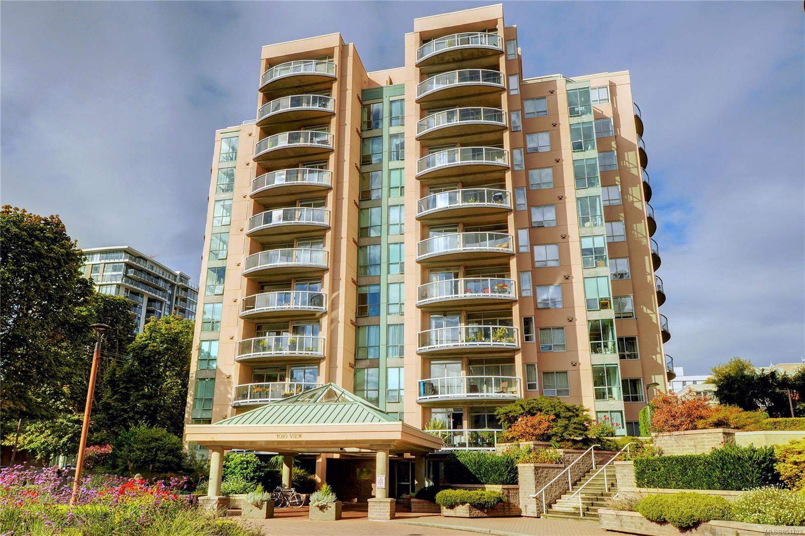 Main Photo: 408 1010 View St in : Vi Downtown Condo for sale (Victoria) : MLS®# 854702