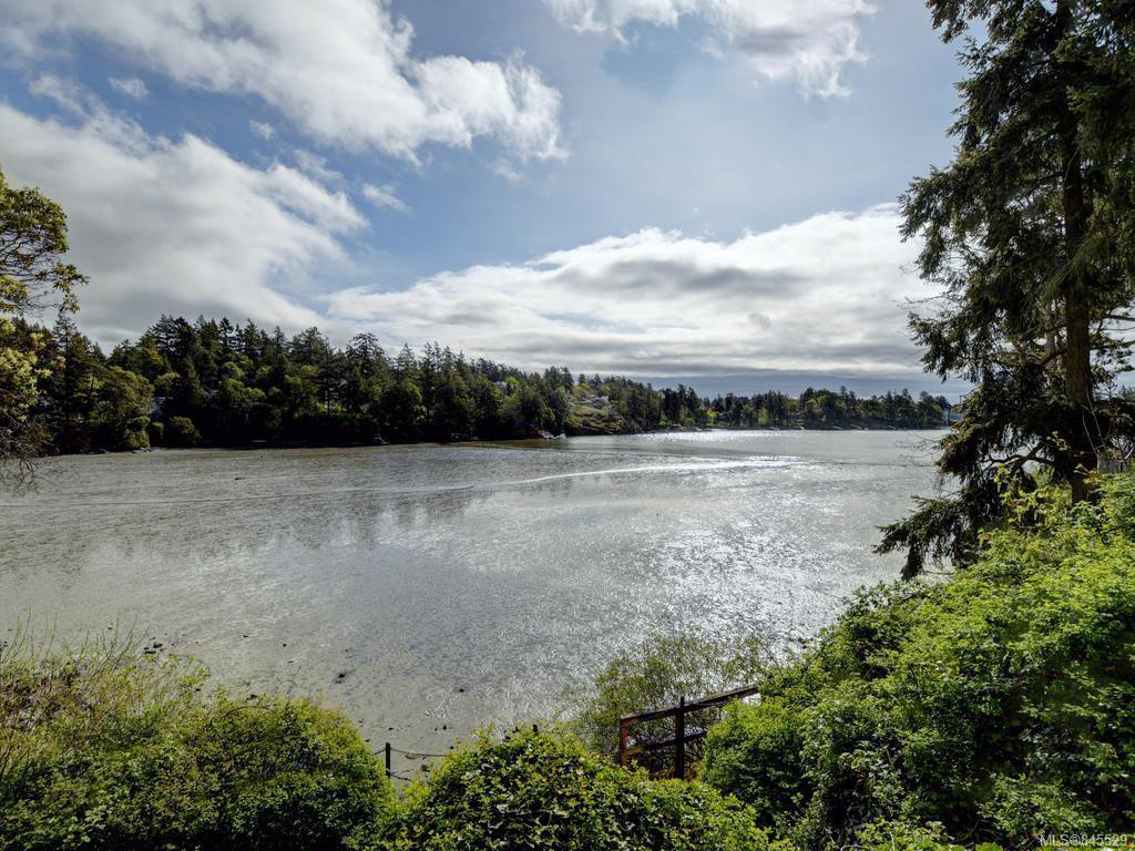Main Photo: 3 1 Dukrill Rd in : VR Six Mile Row/Townhouse for sale (View Royal) : MLS®# 845529
