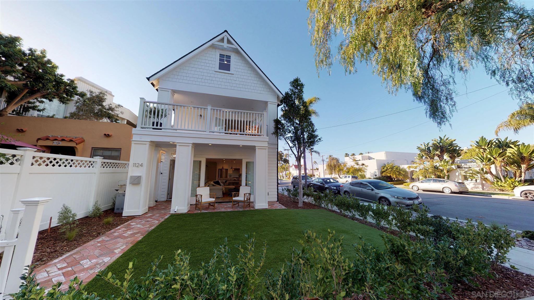 Main Photo: CORONADO VILLAGE House for sale : 4 bedrooms : 1124 8Th St in Coronado