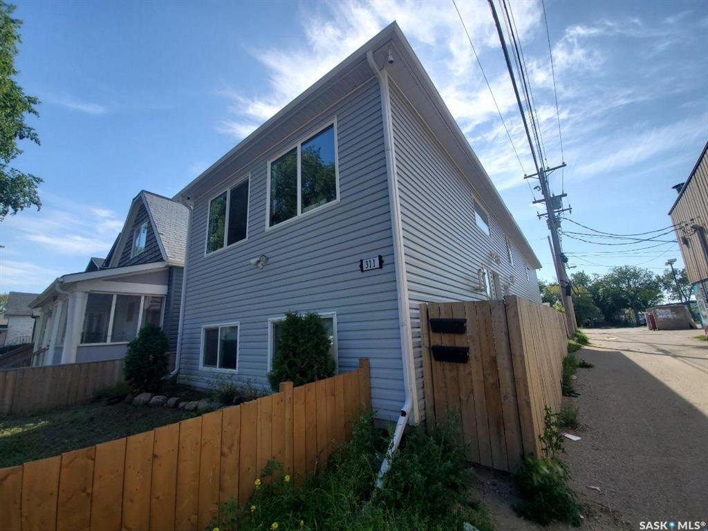 Main Photo: 311 G Avenue South in Saskatoon: Riversdale Residential for sale : MLS®# SK818822
