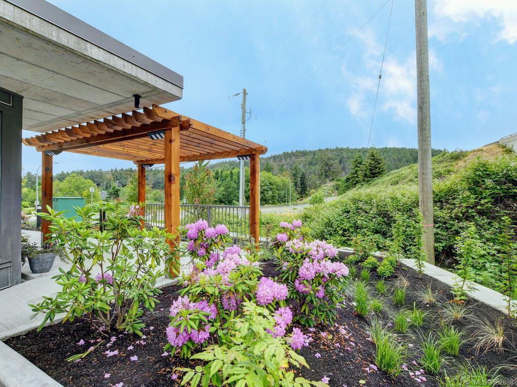 Main Photo: 202 100 Presley Pl in : VR Six Mile Condo for sale (View Royal) : MLS®# 862698