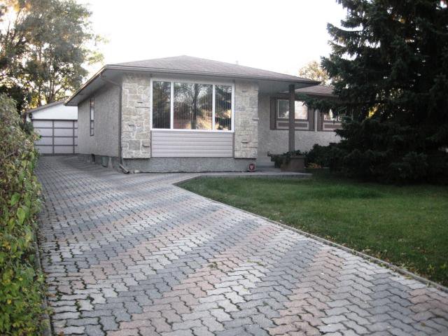 Main Photo: 15 SALISBURY Crescent in WINNIPEG: Fort Garry / Whyte Ridge / St Norbert Residential for sale (South Winnipeg) : MLS®# 1019491