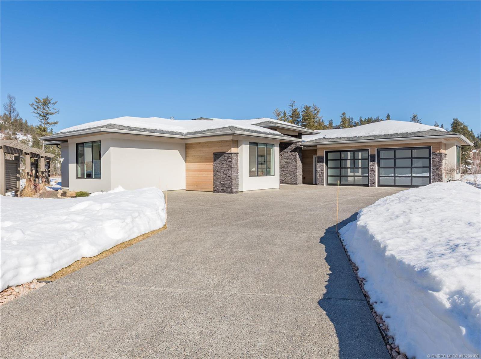 Main Photo: 34 Whitetail Place, in Vernon: House for sale : MLS®# 10200180