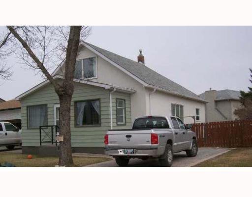 Main Photo: 731 BEECHER Avenue in WINNIPEG: West Kildonan / Garden City Residential for sale (North West Winnipeg) : MLS®# 2908438