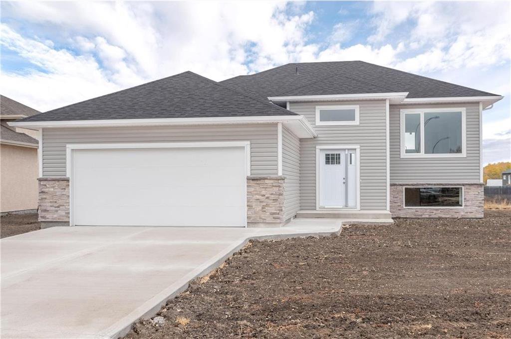 Main Photo: 8 Sand Piper Trail North in Landmark: R05 Residential for sale : MLS®# 202022708