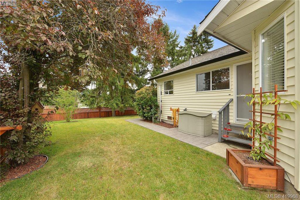 Main Photo: 10238 Resthaven Dr in SIDNEY: Si Sidney North-East House for sale (Sidney) : MLS®# 831199