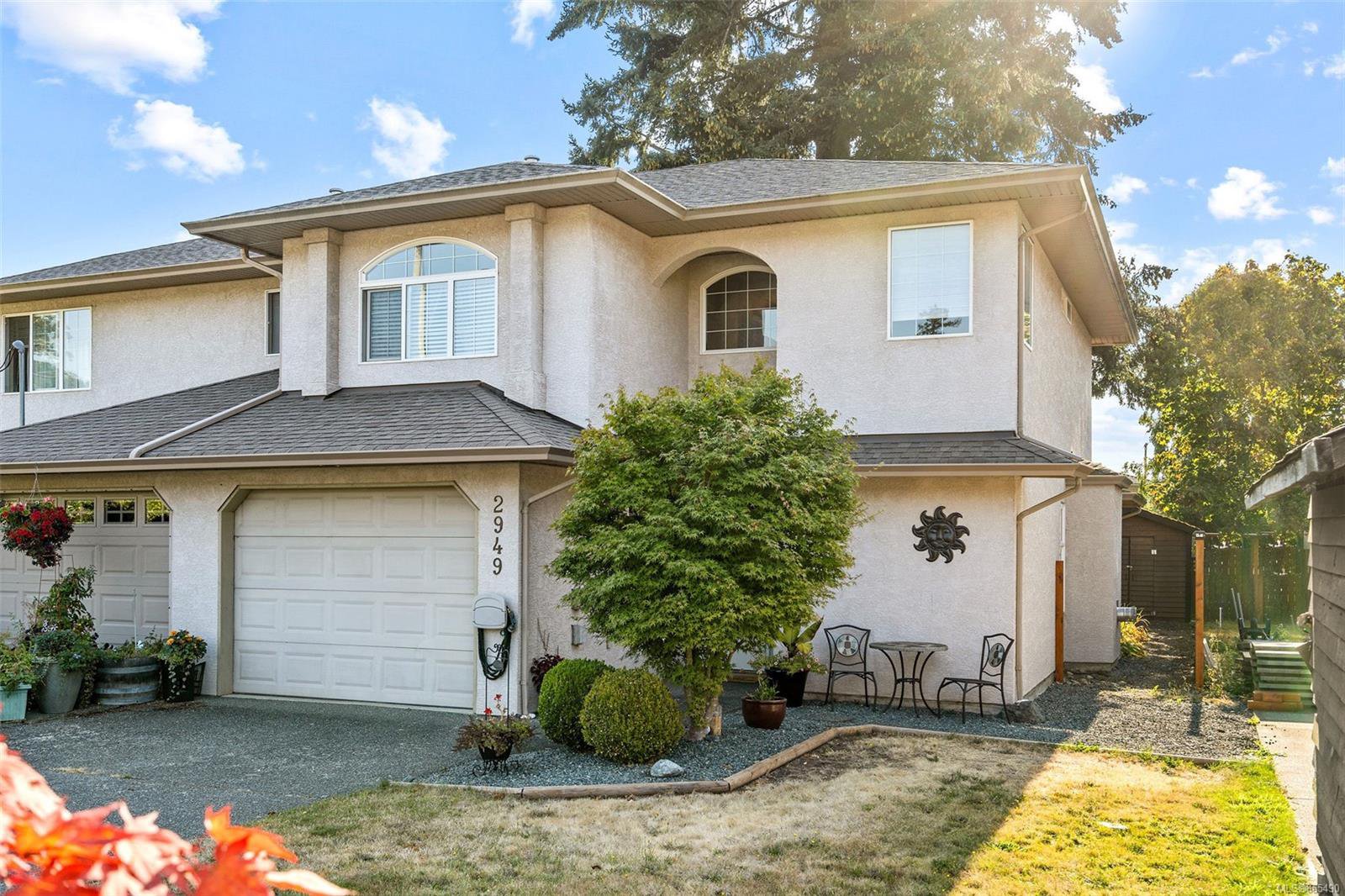 Main Photo: 2949 Robalee Pl in : La Goldstream Half Duplex for sale (Langford) : MLS®# 855490