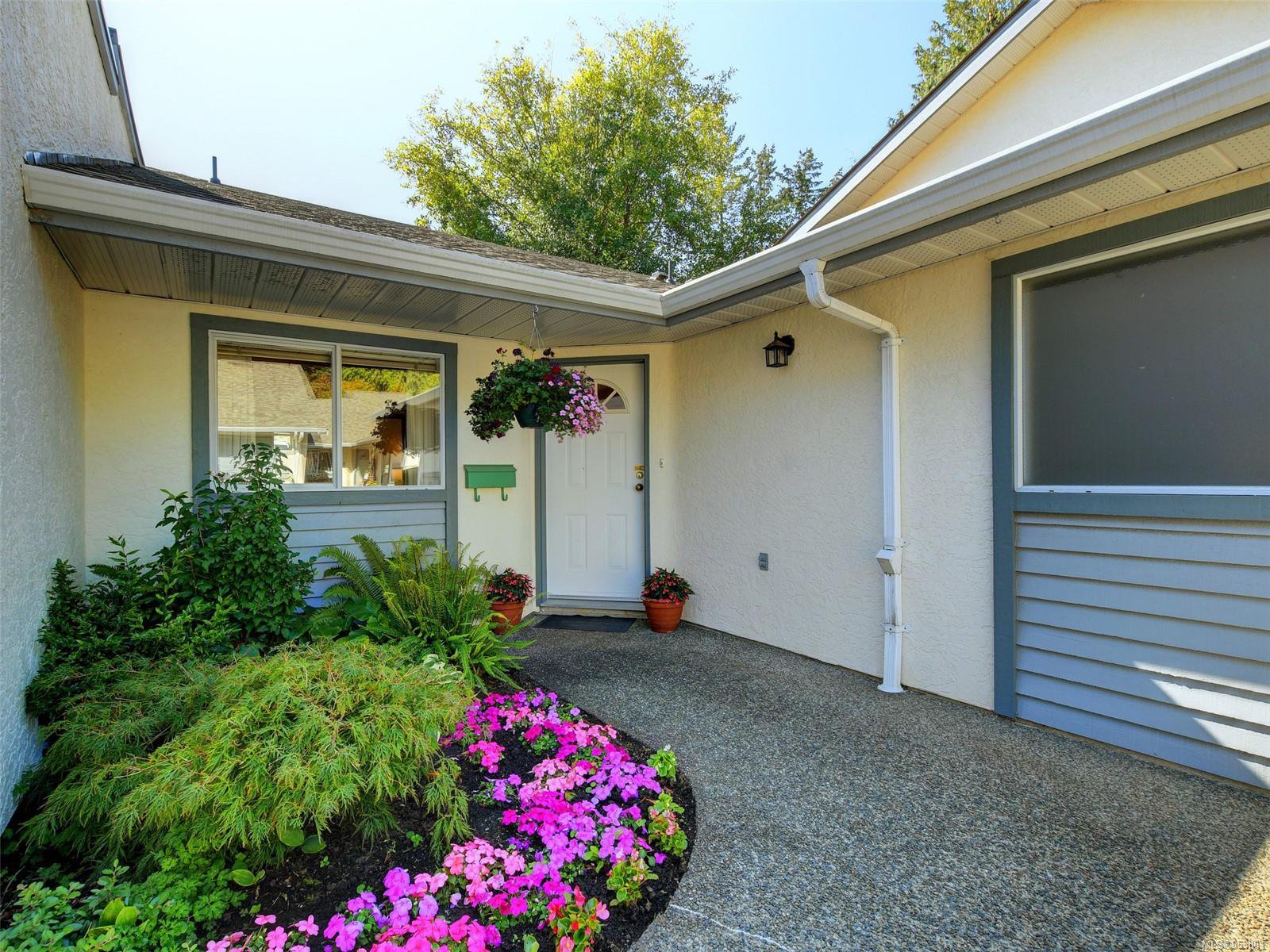 Main Photo: 15 5156 Cordova Bay Rd in : SE Cordova Bay Row/Townhouse for sale (Saanich East) : MLS®# 853801