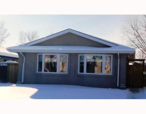 Main Photo: 130 SAGE WOOD Avenue in WINNIPEG: North Kildonan Residential for sale (North East Winnipeg) : MLS®# 2901897