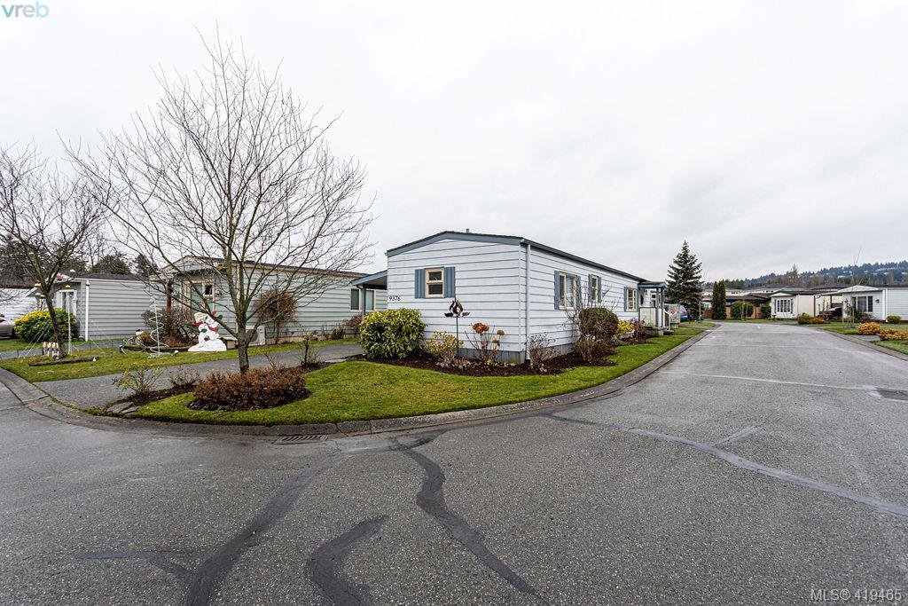 Main Photo: 9376 Trailcreek Drive in SIDNEY: Si Sidney South-West Manu Single-Wide for sale (Sidney) : MLS®# 419465