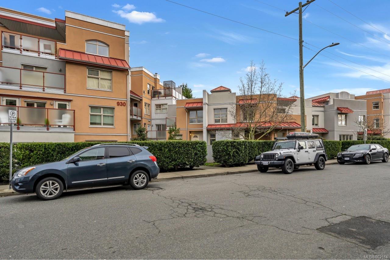 Main Photo: 206 930 North Park St in : Vi Central Park Condo for sale (Victoria) : MLS®# 862514