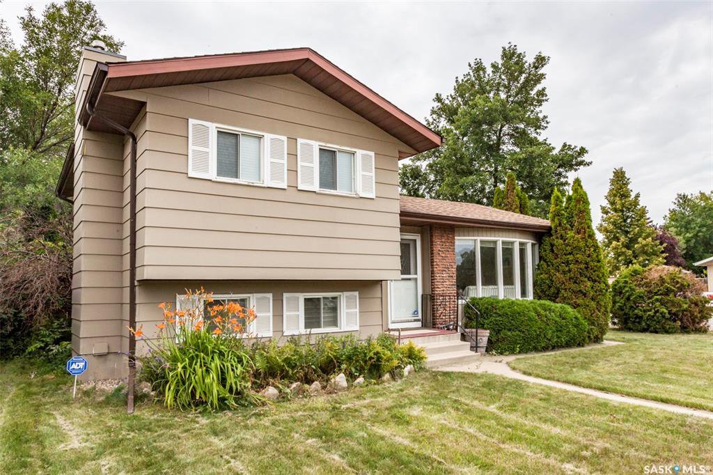 Main Photo: 1502 McKercher Drive in Saskatoon: Wildwood Residential for sale : MLS®# SK783138