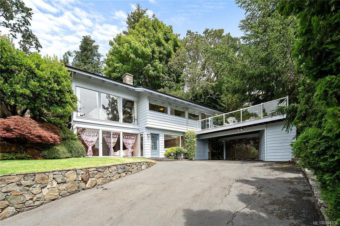 Main Photo: 948 Kentwood Terr in Saanich: SE Broadmead House for sale (Saanich East) : MLS®# 844332