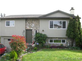 Main Photo: 3956 Arlene Pl in VICTORIA: SW Tillicum Single Family Detached for sale (Saanich West) : MLS®# 530635