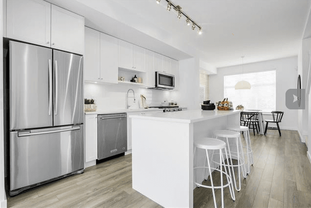 Main Photo: 22 15850 85 Ave in Surrey: Townhouse for sale