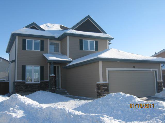 Main Photo: 19 STONECOURT Place in WINNIPEG: Windsor Park / Southdale / Island Lakes Residential for sale (South East Winnipeg) : MLS®# 1100947