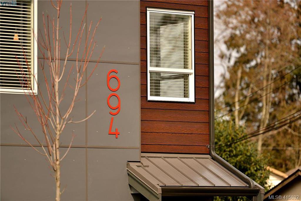 Main Photo: 105 694 Hoylake Avenue in VICTORIA: La Thetis Heights Row/Townhouse for sale (Langford) : MLS®# 415832