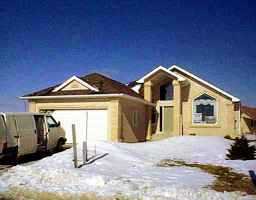 Main Photo: 15 MARKSBRIDGE Drive in WINNIPEG: River Heights / Tuxedo / Linden Woods Single Family Detached for sale (South Winnipeg) : MLS®# 9902952