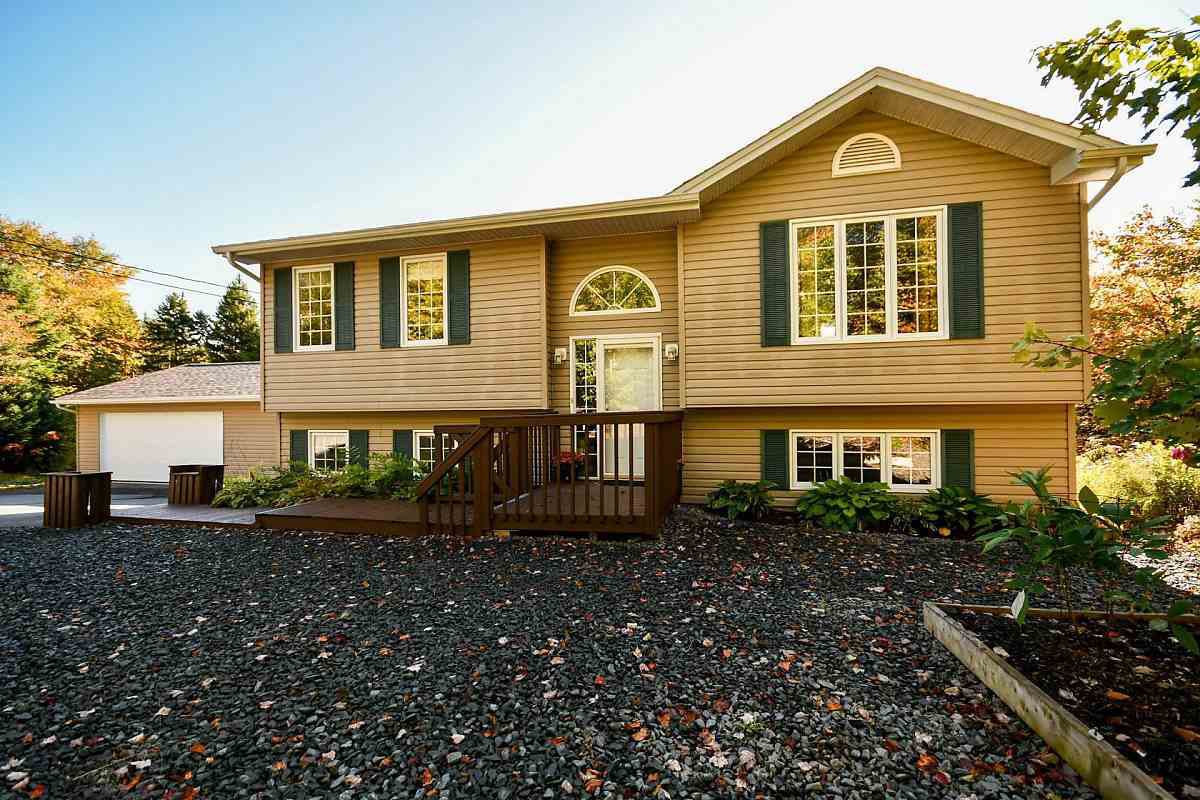 Main Photo: 201 Wilson Lake Drive in Middle Sackville: 26-Beaverbank, Upper Sackville Residential for sale (Halifax-Dartmouth) : MLS®# 202020646