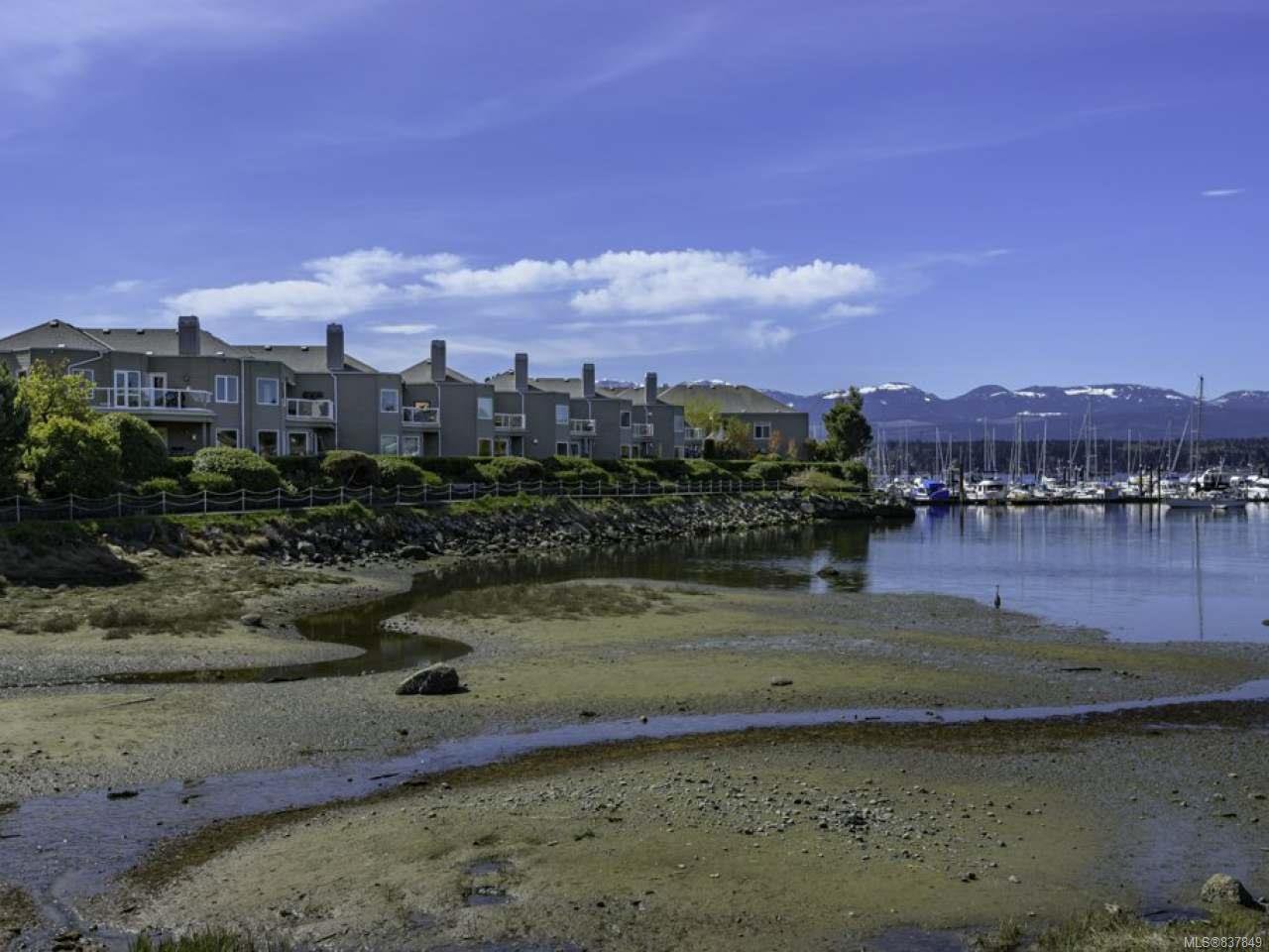 Main Photo: 121 1807 Beaufort Ave in COMOX: CV Comox (Town of) Condo for sale (Comox Valley) : MLS®# 837849