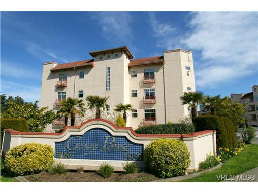 Main Photo: 307 1083 Tillicum Road in VICTORIA: Es Kinsmen Park Condo Apartment for sale (Esquimalt) : MLS®# 335531