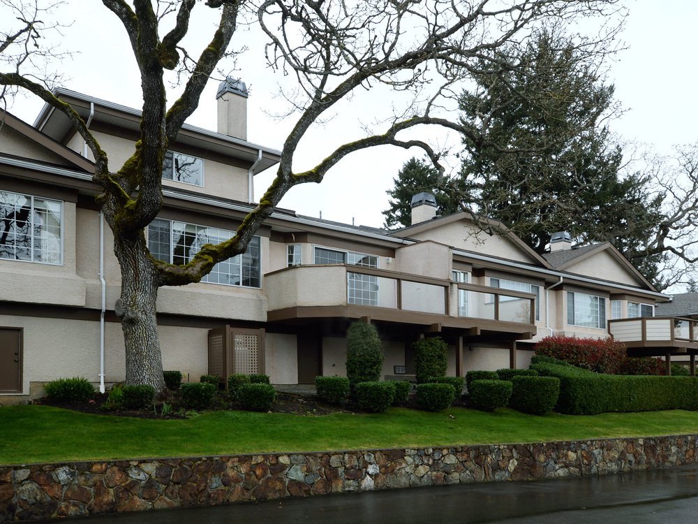 Main Photo: 40 901 Kentwood Lane in Saanich East: Townhouse for sale