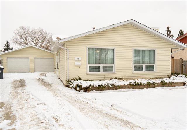 Main Photo: 19 Cropo Bay in Winnipeg: Tyndall Park Residential for sale (4J) : MLS®# 1831120