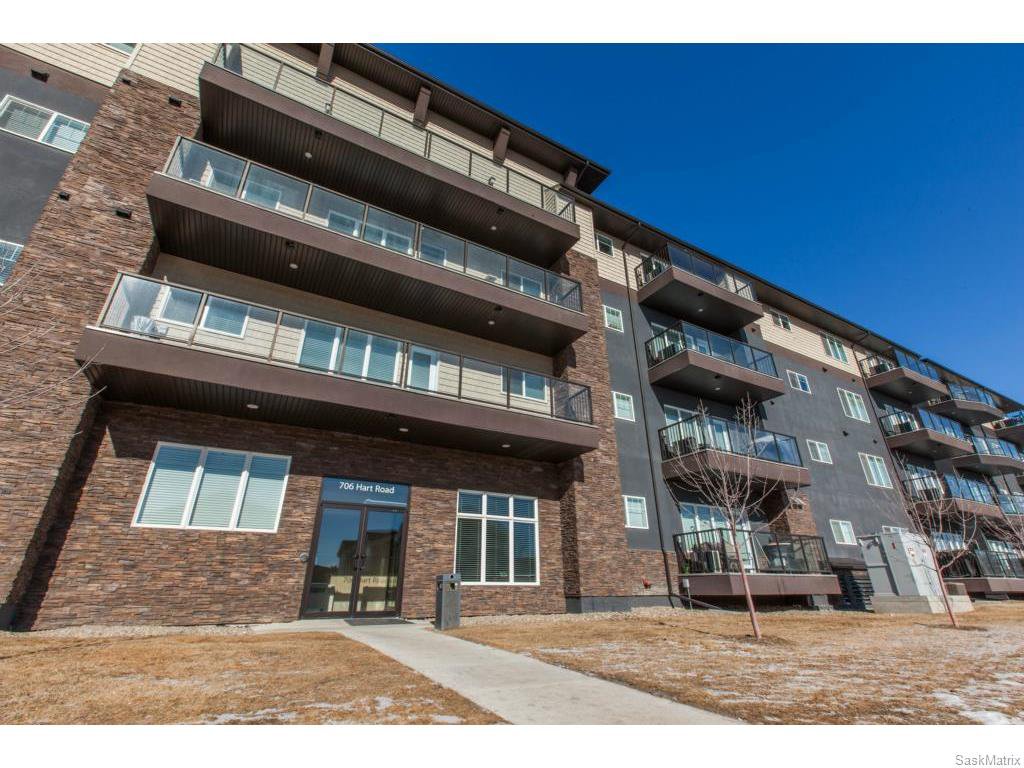 Main Photo: 207 706 Hart Road in Saskatoon: Blairemore S.C. Residential for sale : MLS®# SK611964