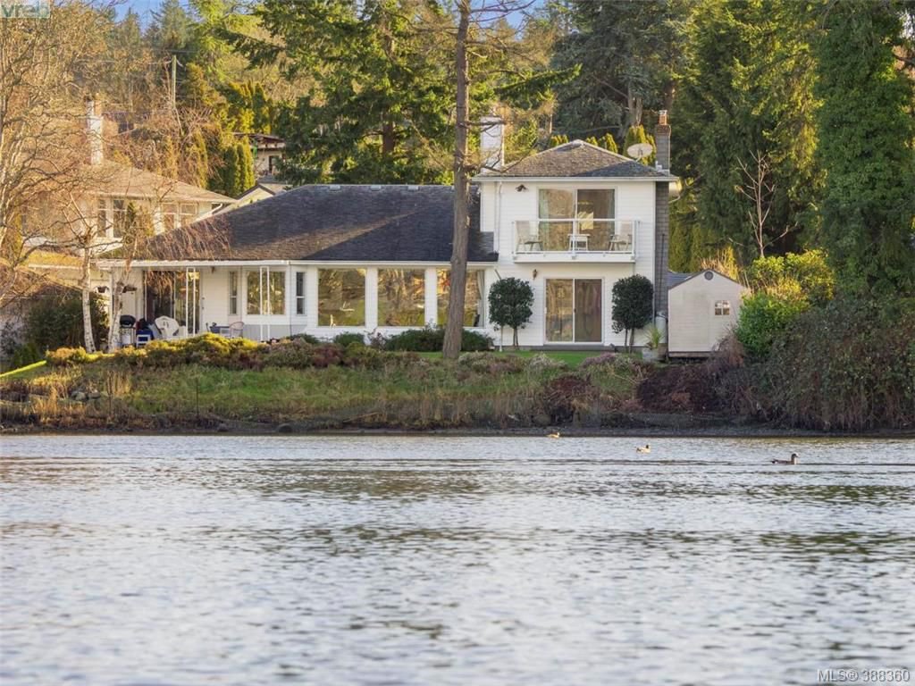 Main Photo: 916 Yarrow Pl in VICTORIA: Es Kinsmen Park House for sale (Esquimalt) : MLS®# 780418