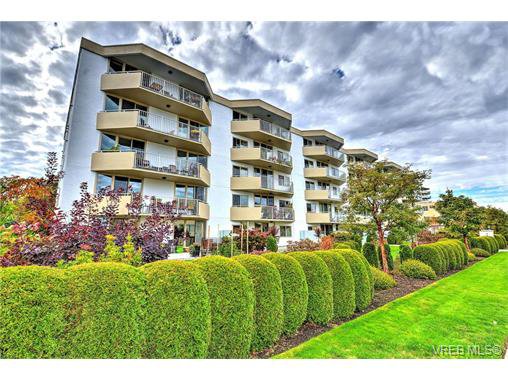 Main Photo: 301 1148 Goodwin St in VICTORIA: OB South Oak Bay Condo Apartment for sale (Oak Bay) : MLS®# 743461