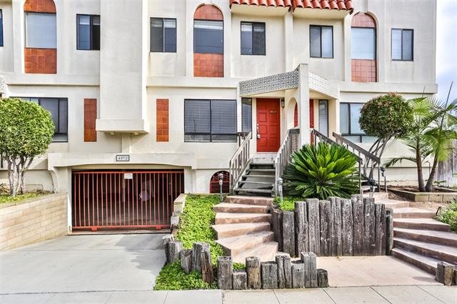 Main Photo: PACIFIC BEACH Townhome for sale : 2 bedrooms : 4092 Riviera Drive #3 in San Diego
